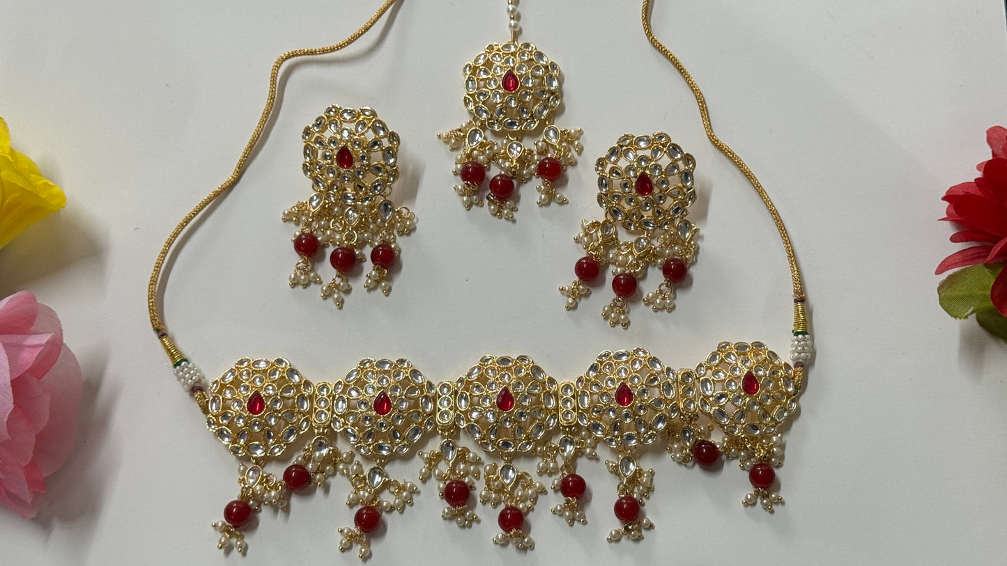 Necklace and Earrings with Tikka ph79